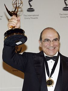 Herec David Suchet se raduje z ocenění